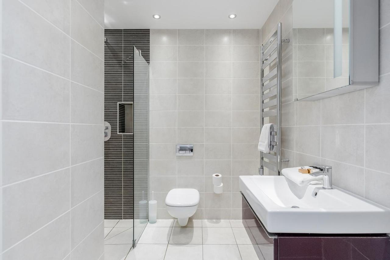 Room Space Service Apartments - New Manor House Bracknell Ngoại thất bức ảnh