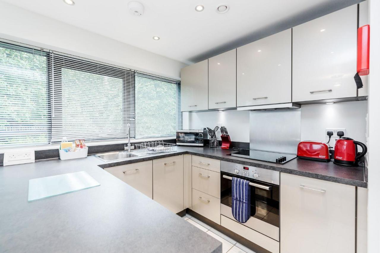 Room Space Service Apartments - New Manor House Bracknell Ngoại thất bức ảnh