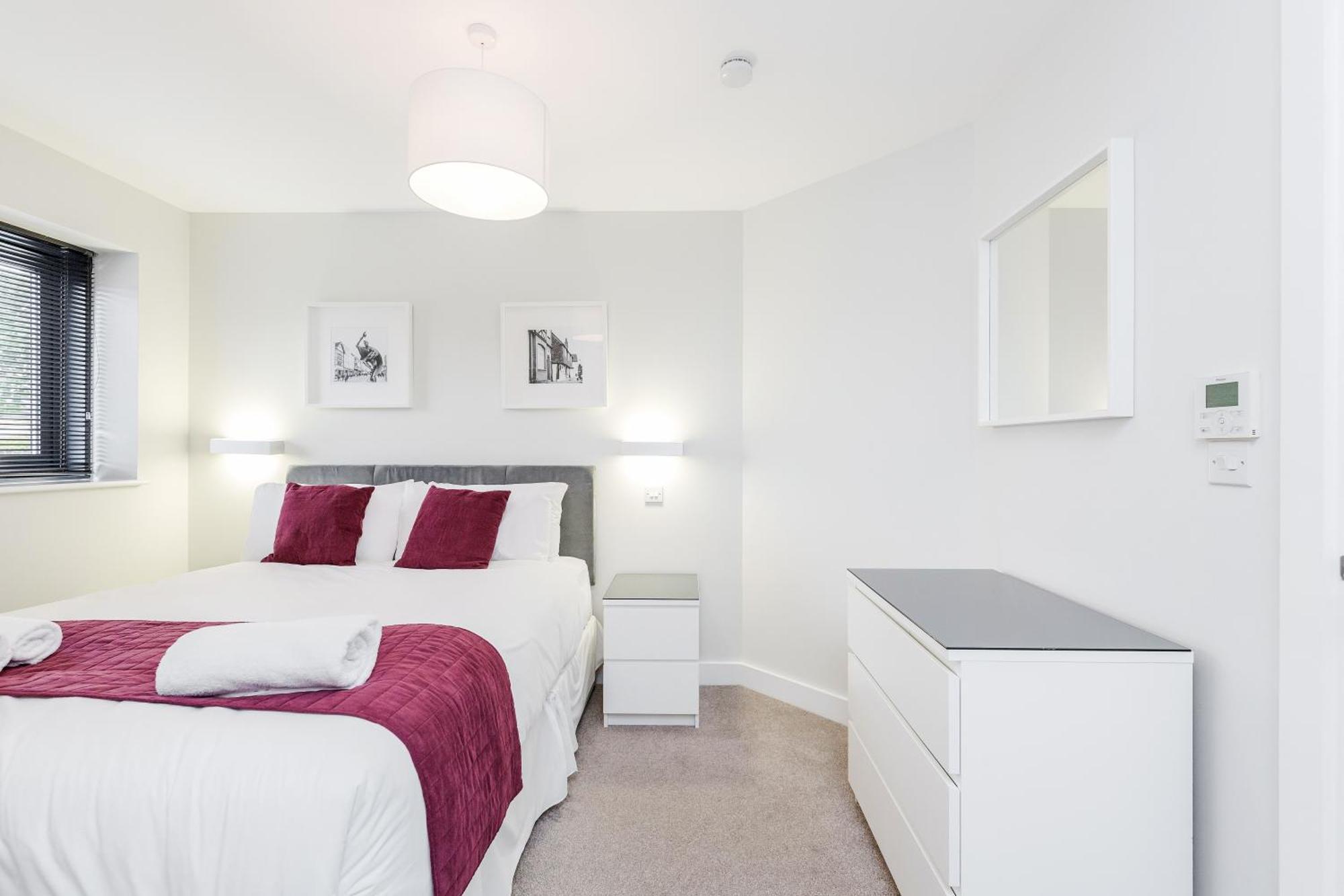 Room Space Service Apartments - New Manor House Bracknell Ngoại thất bức ảnh