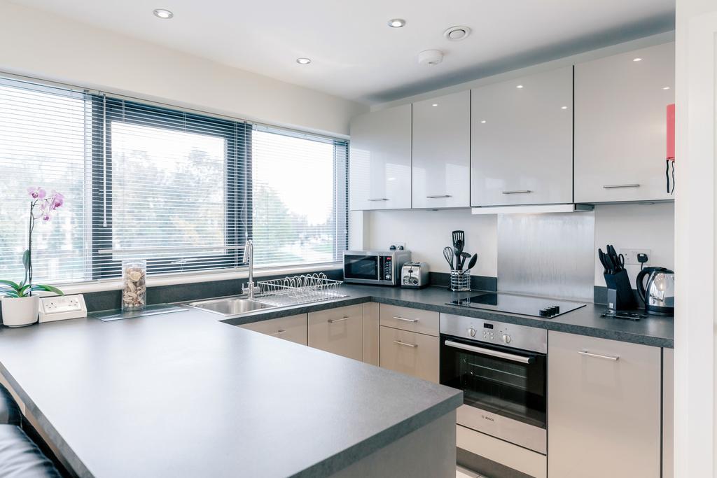 Room Space Service Apartments - New Manor House Bracknell Ngoại thất bức ảnh